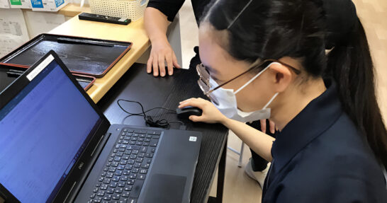 コラムタイトル：笑顔でつなぐ介護 ── 文化を越えた優しさの架け橋